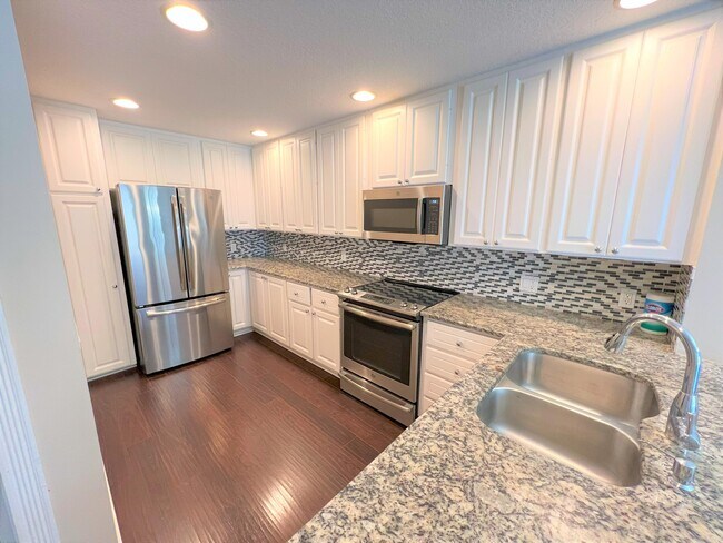 Building Photo - 3368 Greenway Dr