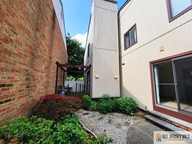 Building Photo - 41 Ardsley Ct