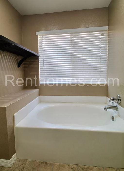 Building Photo - 1260 Corte Famosa