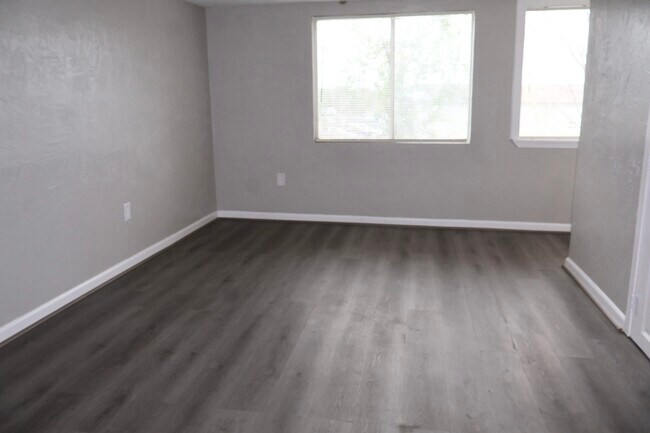 Building Photo - 7515 Bayway Dr