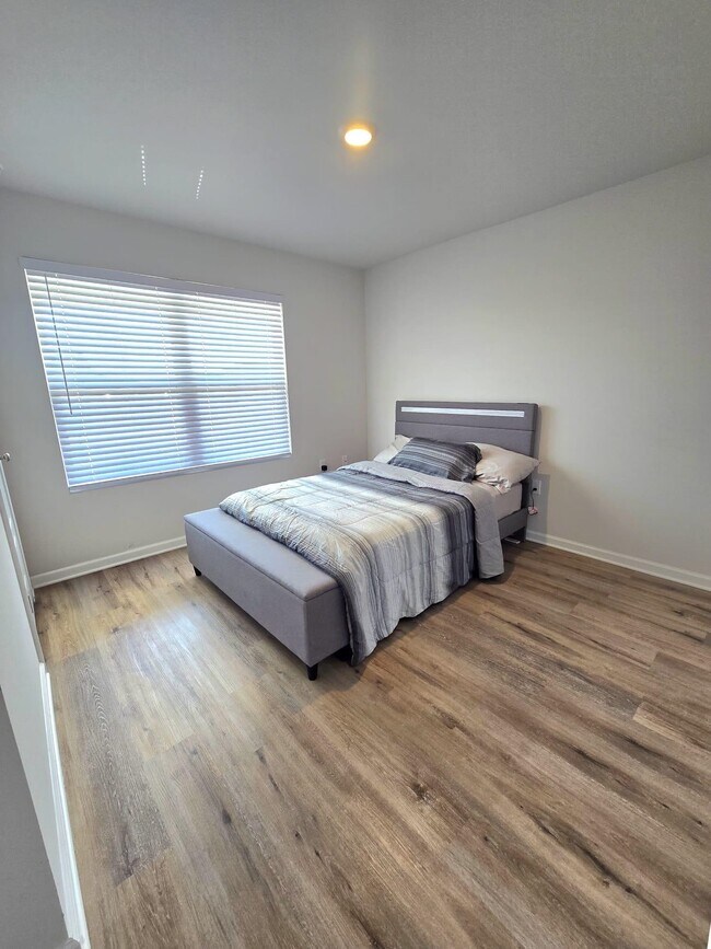 Building Photo - 1964 Catbird Trl