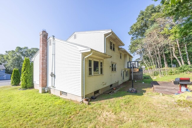 Building Photo - 5 Bedroom Split Level Single Family