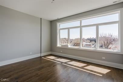 Building Photo - 562 W 18th St