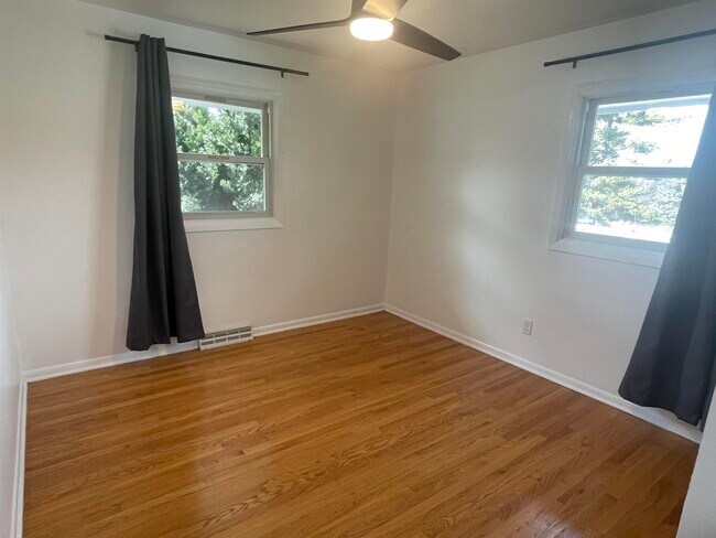 Building Photo - 2727 Florann Dr