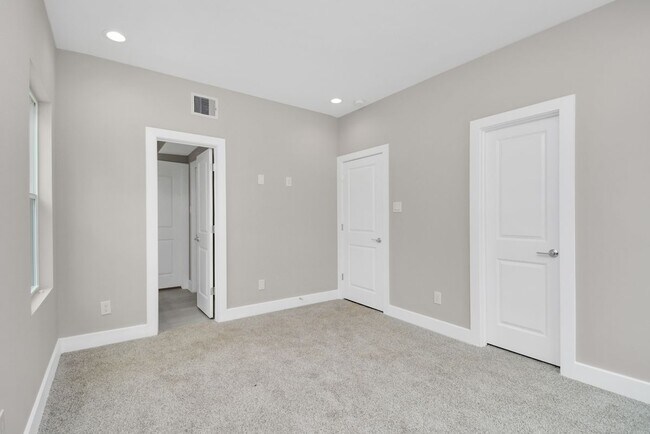 Building Photo - 2903 Sherwood Grn Ln