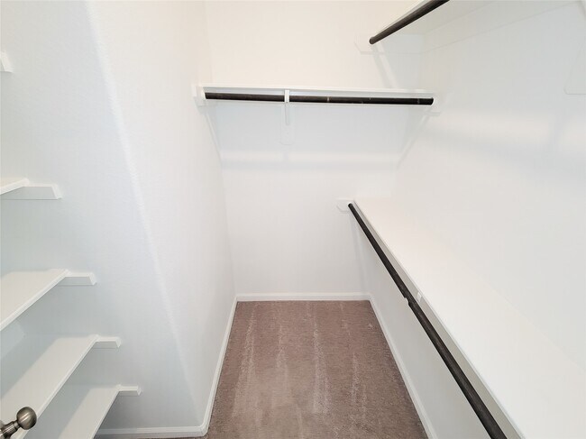 Building Photo - 9422 Vis Fls Trce
