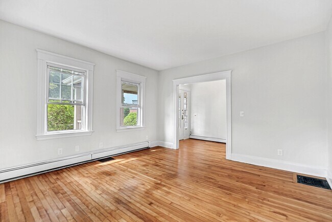 Building Photo - 726 Highland Ave