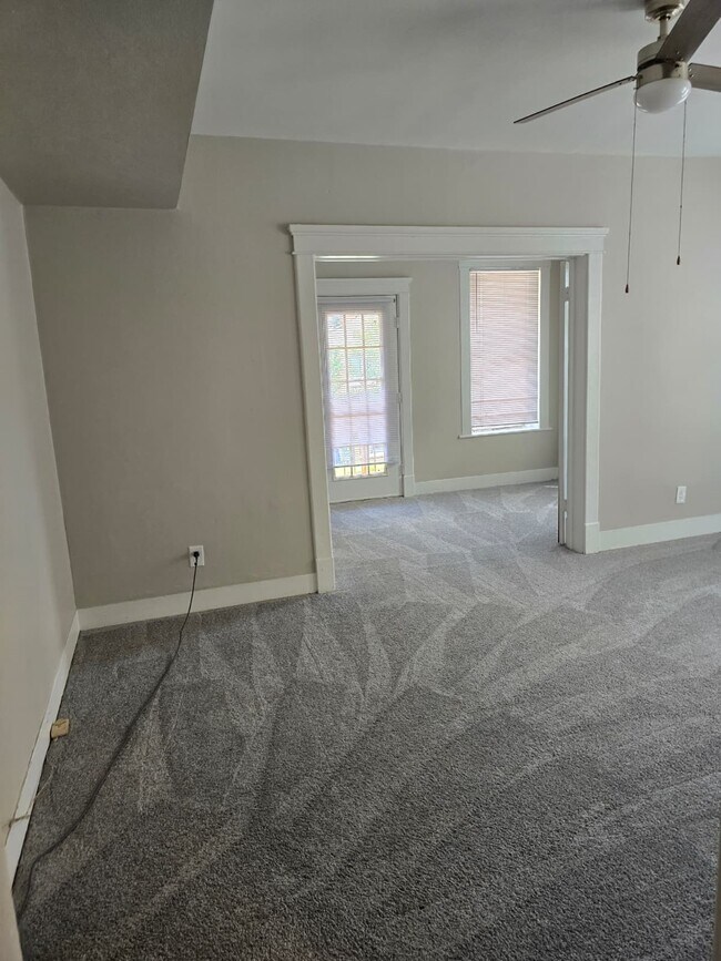 Building Photo - 131 Hough Ave