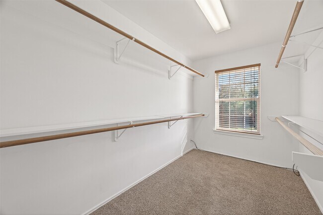 Building Photo - 2883 Lost Cove Ct