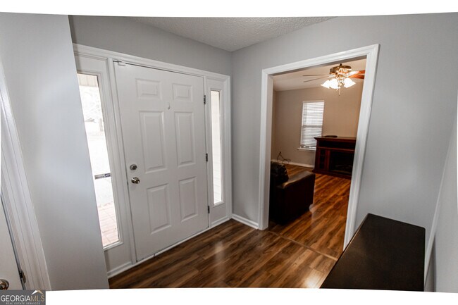 Building Photo - 104 Green Tree Ct