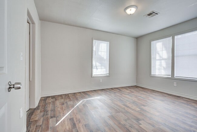 Building Photo - 1426 NE 24th St