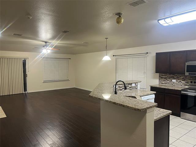 Building Photo - 6949 Sylvan Meadows Dr