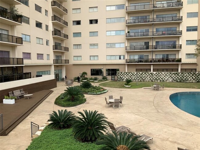 Building Photo - 2929 Buffalo Speedway