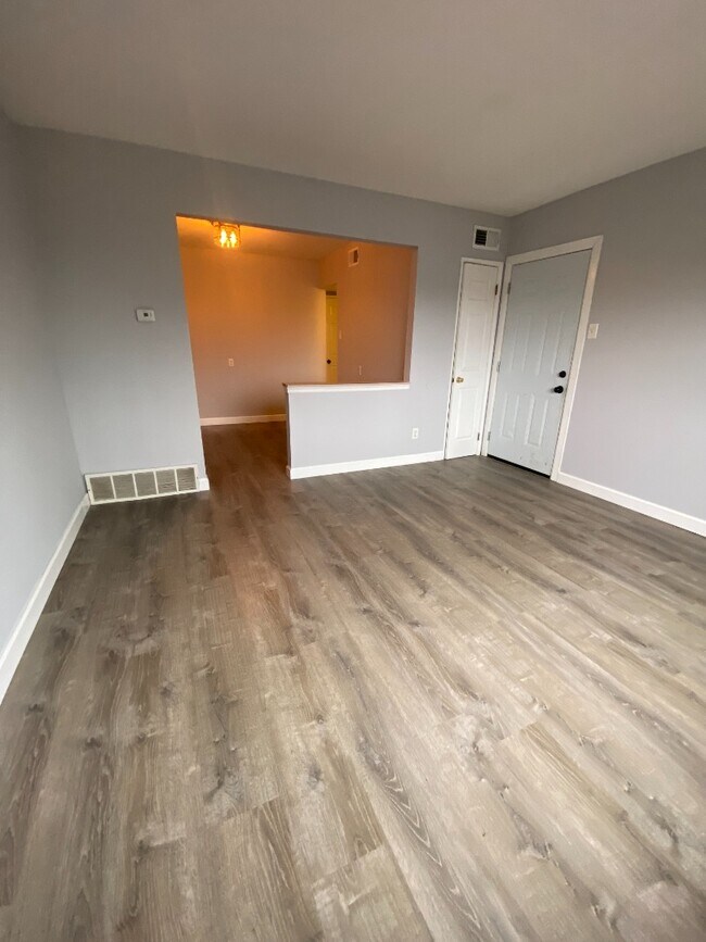 Building Photo - 814-D Schirmer