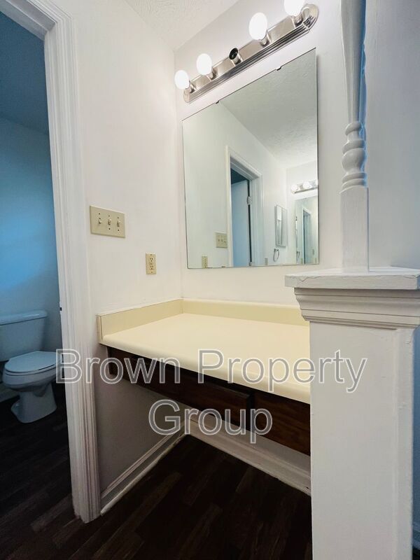 Building Photo - 6901 Woodmark Dr