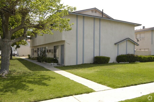 Building Photo - 575 Penrose Dr