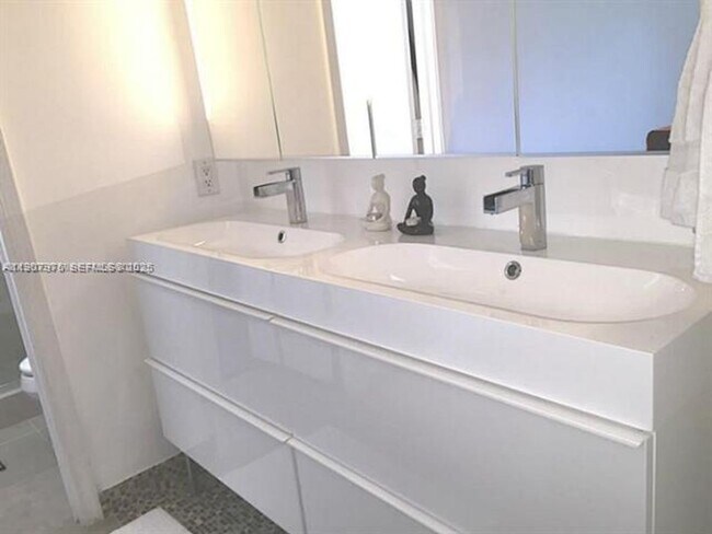 Building Photo - 1654 Salerno Cir