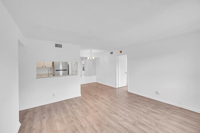 Building Photo - 7226 Golf Colony Ct