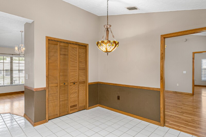 Building Photo - 523 Hidden Hollow Dr