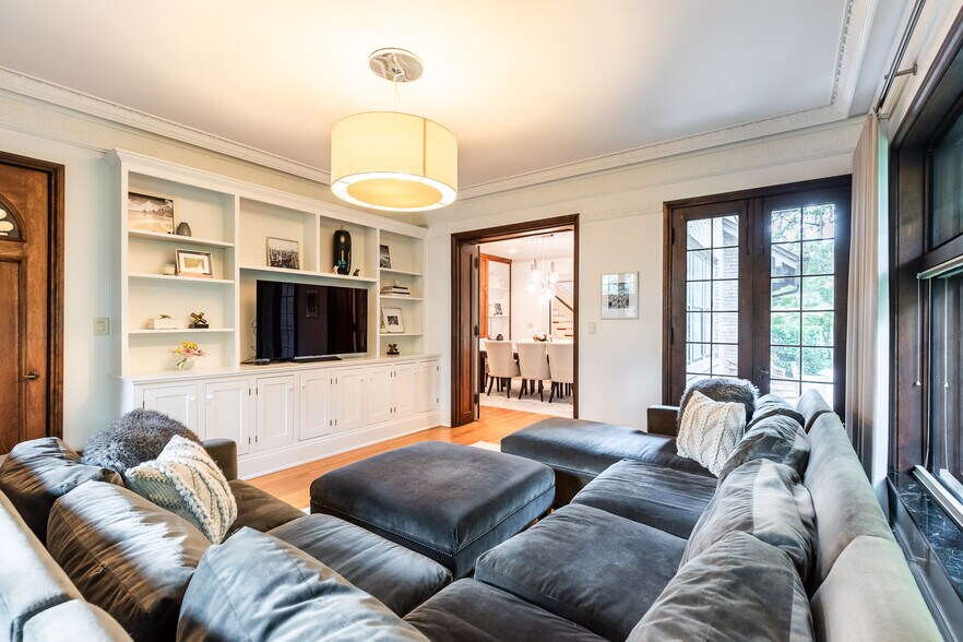 Built-in cabinets - 4061 Beechwood Ave
