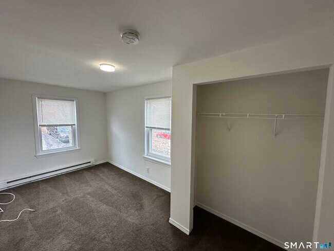 Building Photo - 162 Norwich Ave