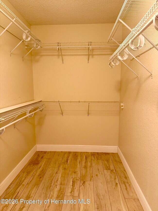 Building Photo - 9448 Tooke Shore Dr