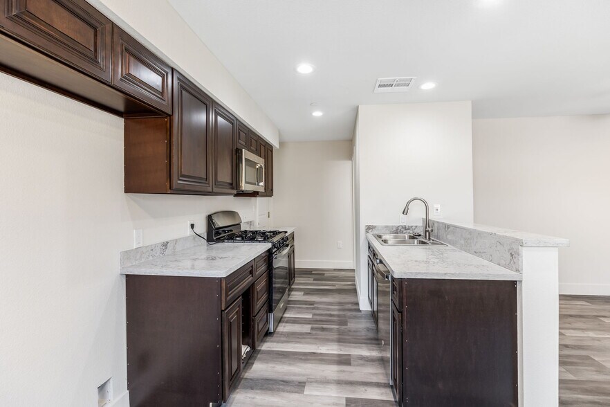 Building Photo - 2409 Cava Ct