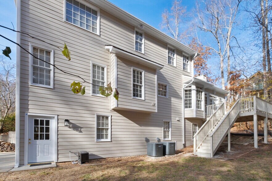 Building Photo - 2293 Camden Dr SW