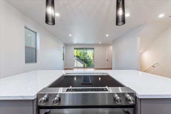 Building Photo - BRAND NEW 3 bed 3.5 bath townhouse