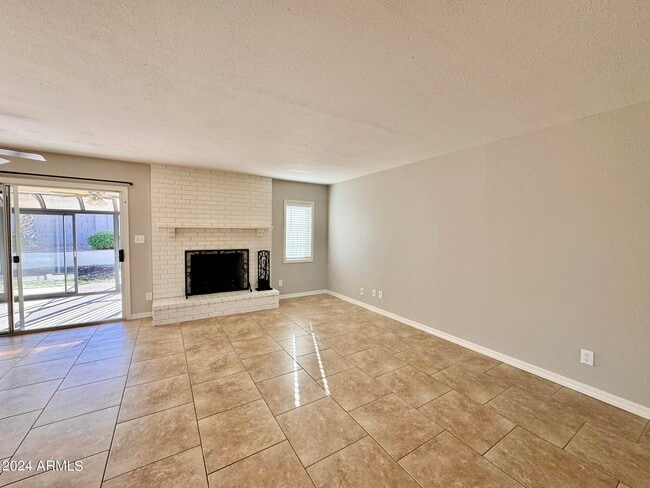 Building Photo - 10628 S 44th Pl