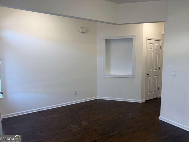 Building Photo - 2729 Heathrow Dr