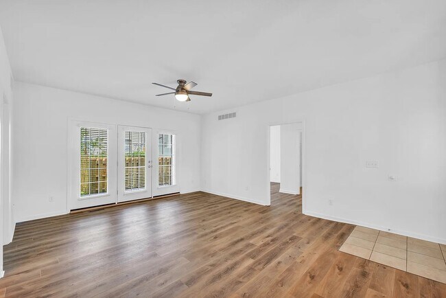 Building Photo - 104 Essex Ln