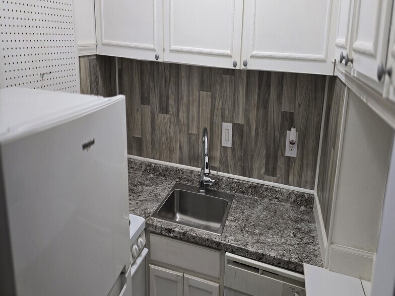 Building Photo - 1271 Poplar Ave