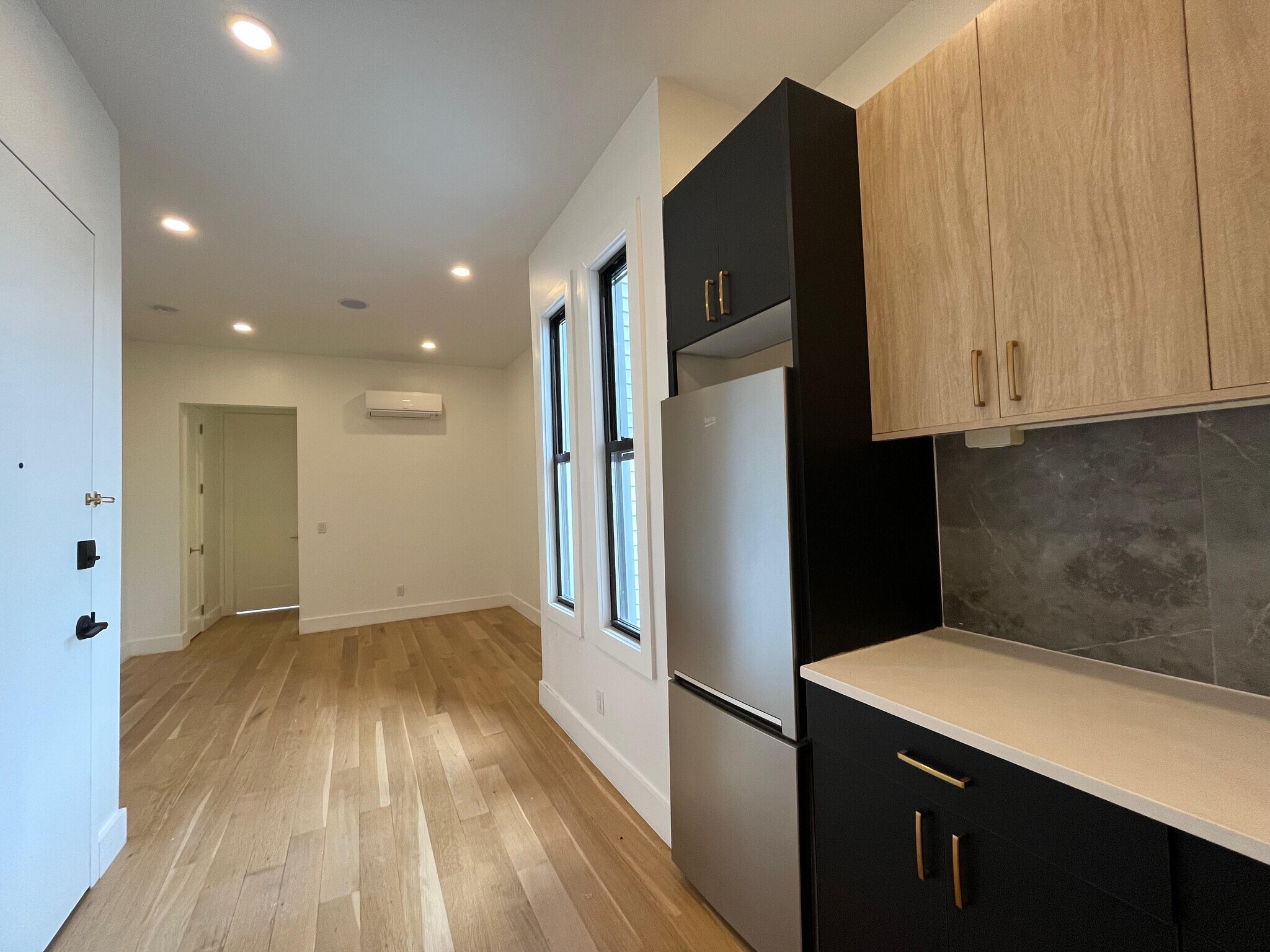 Building Photo - 52 Grace St