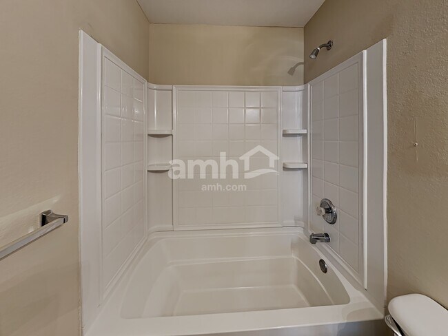 Building Photo - 8427 Cotton Valley Ln