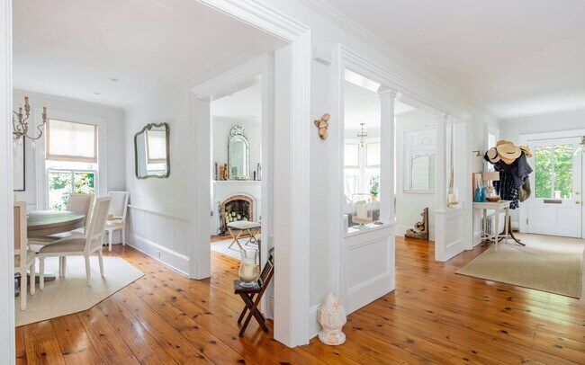 Building Photo - 135 Meeting House Ln