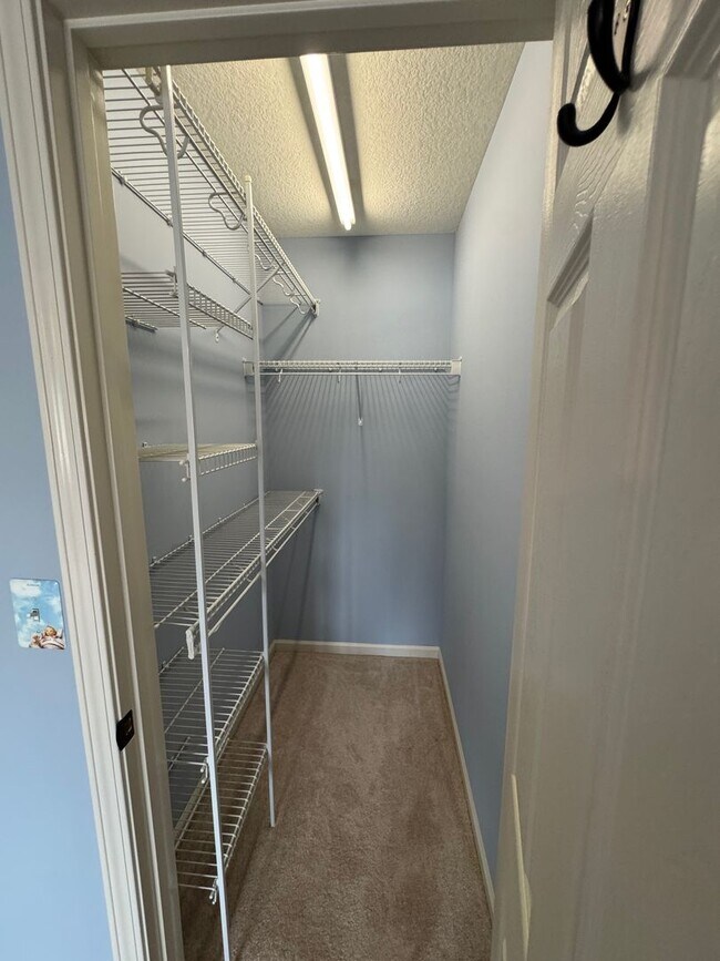 Building Photo - Weaverville - Well Kept Townhome with Flex Space