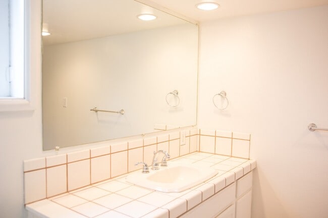 Building Photo - Beautiful Home Near Franklin Park