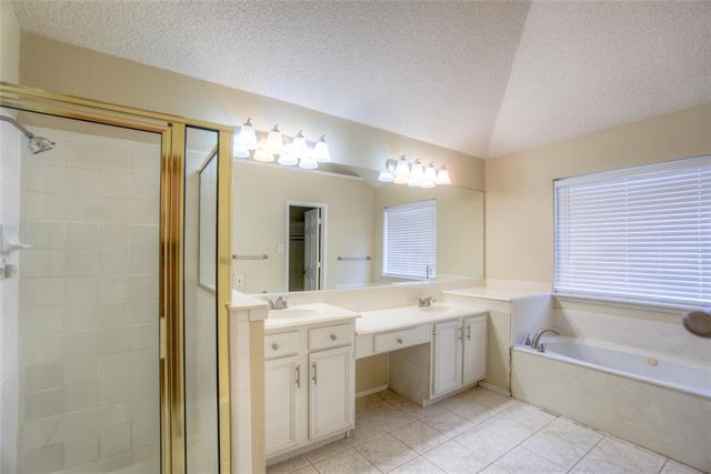 Building Photo - 2218 Meadowstone Dr