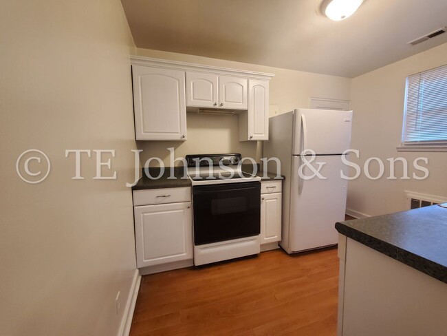 Building Photo - Spacious 2 Bedroom Condo