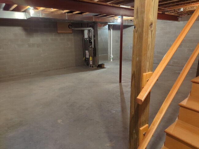 Building Photo - 1301 Jay St