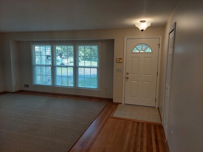 Building Photo - 34 Putting Green Ln