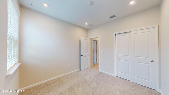 Building Photo - 299 Spruce Hl Pt
