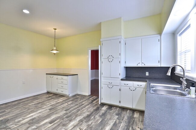 Building Photo - Cottage in the heart of Abilene!