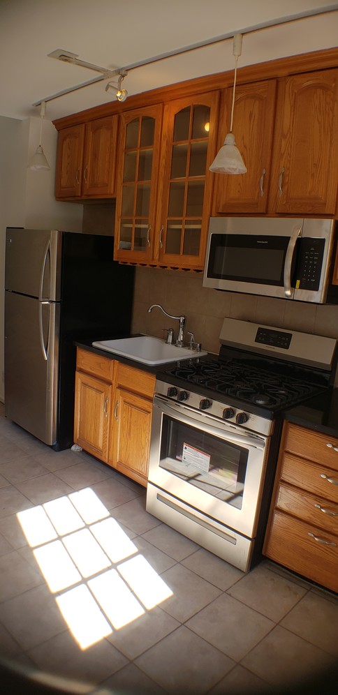 Kitchen - 314 Greenwood Ave