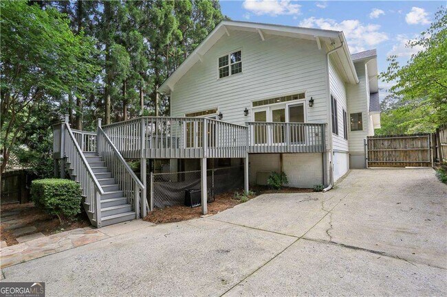 Building Photo - 6 Arc Way NE