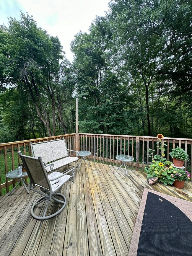 Building Photo - 65 Lynnwood Ln