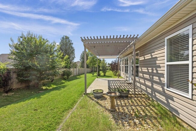 Building Photo - 1075 Campbell Ave