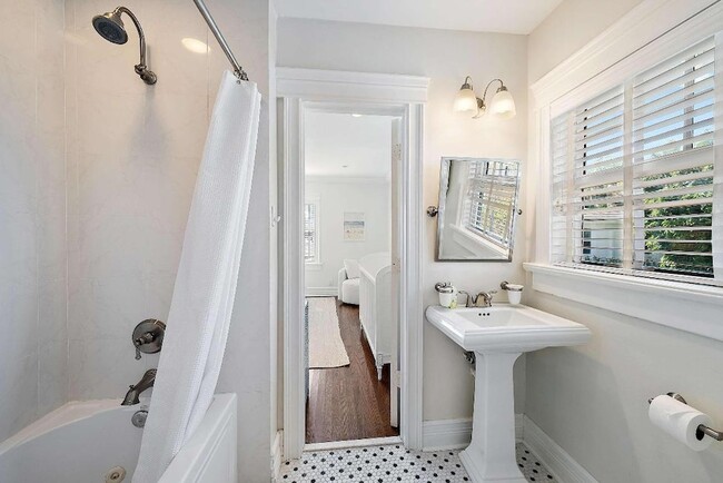 Building Photo - 3109 Washington Rd