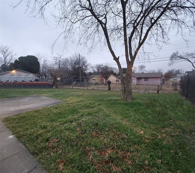 Building Photo - 8336 Bunche Dr